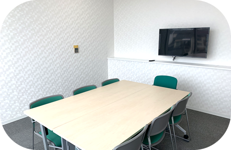 ８名部屋・中スペース・会議配置（内）