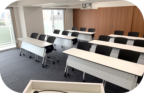 ゆったりと使える清潔感ある室内